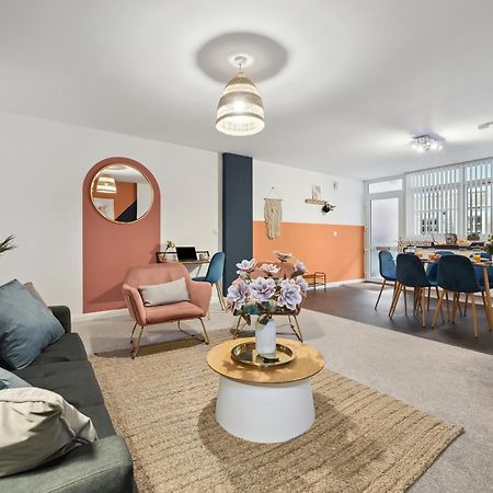 Corinium Lodge - Town Centre Apartment ไซเร็นเซสเตอร์ ภายนอก รูปภาพ