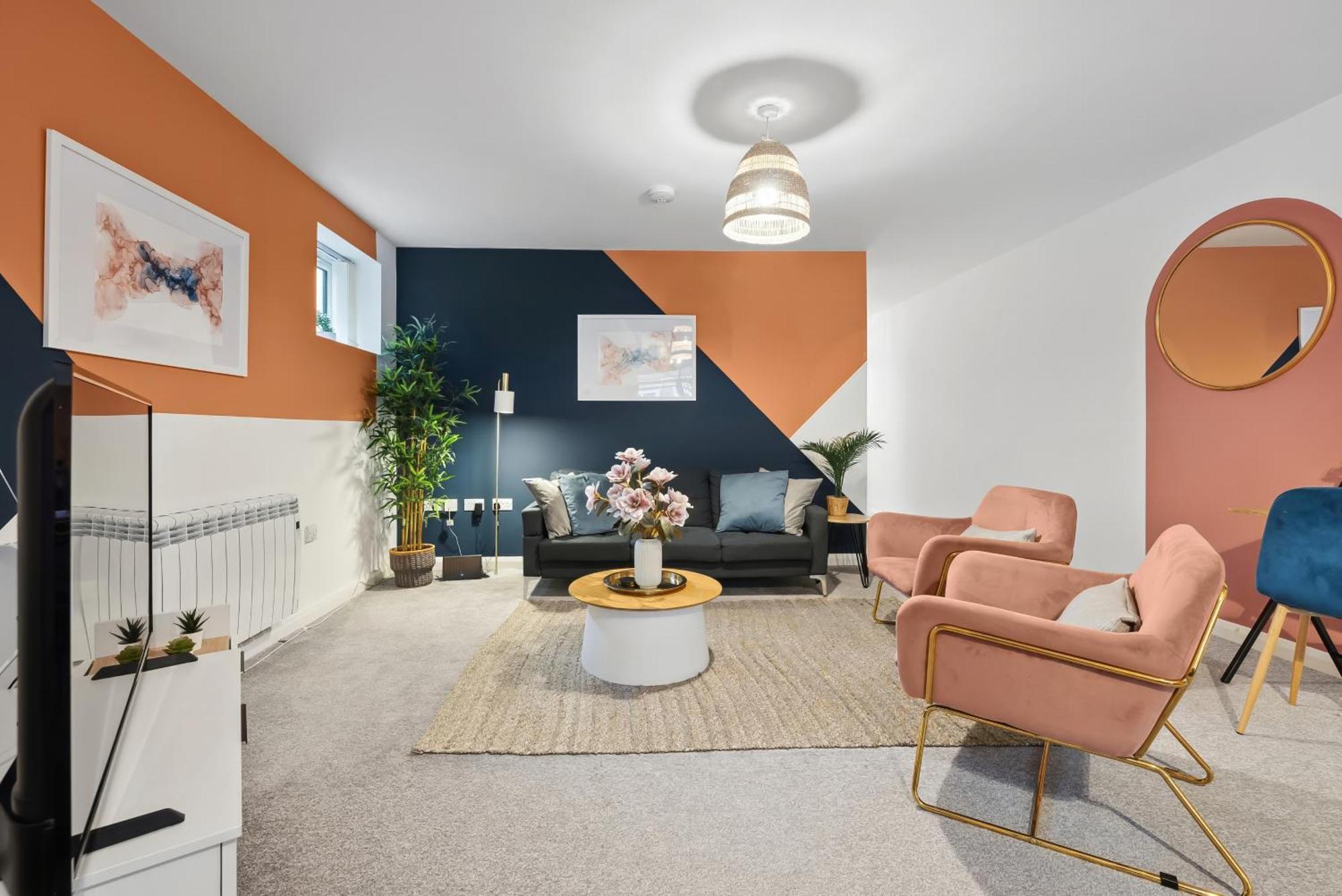 Corinium Lodge - Town Centre Apartment ไซเร็นเซสเตอร์ ภายนอก รูปภาพ