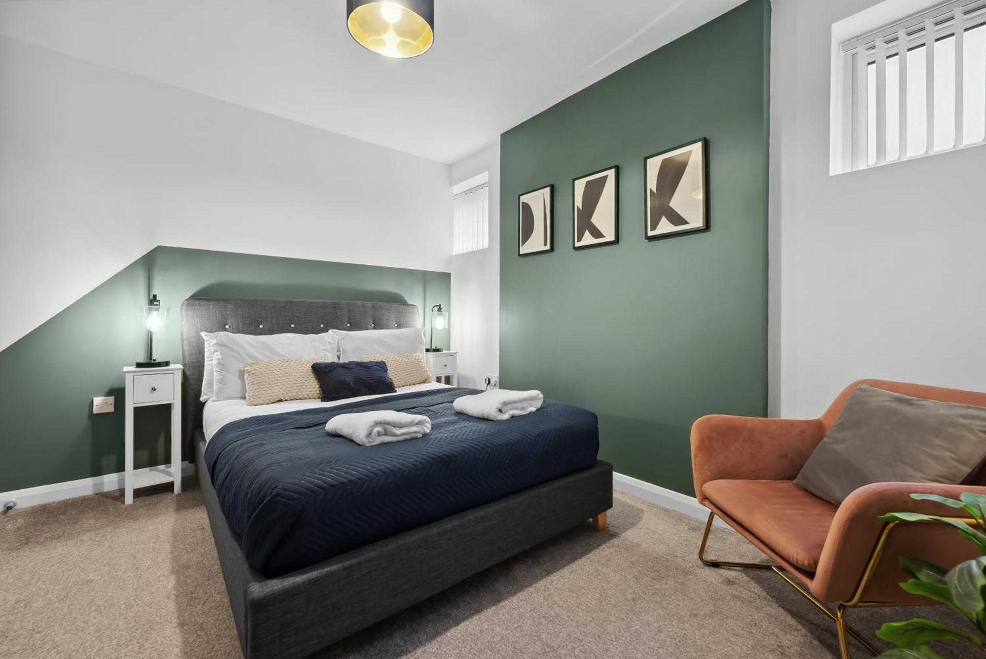 Corinium Lodge - Town Centre Apartment ไซเร็นเซสเตอร์ ภายนอก รูปภาพ