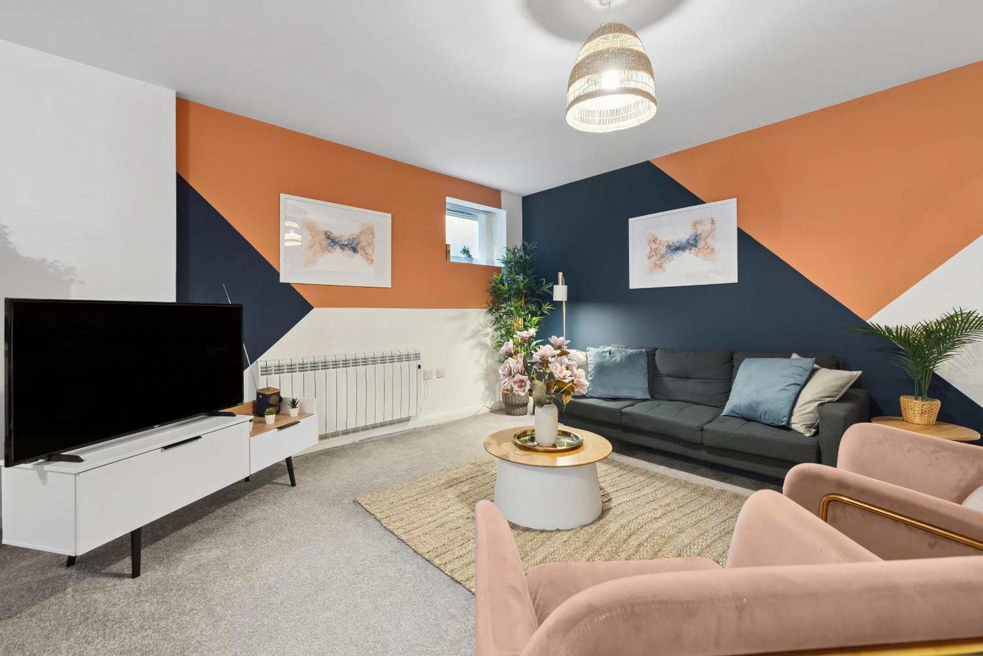 Corinium Lodge - Town Centre Apartment ไซเร็นเซสเตอร์ ภายนอก รูปภาพ