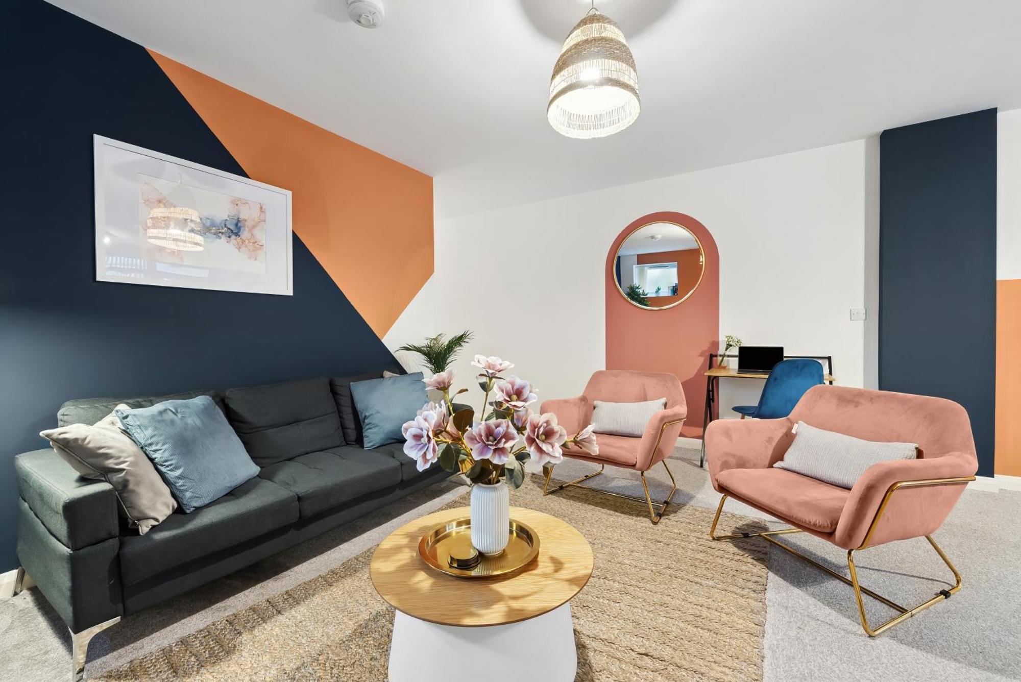 Corinium Lodge - Town Centre Apartment ไซเร็นเซสเตอร์ ภายนอก รูปภาพ